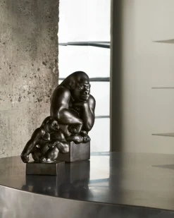 Gorilla med hovedet hvilende på hånden, 40 cm